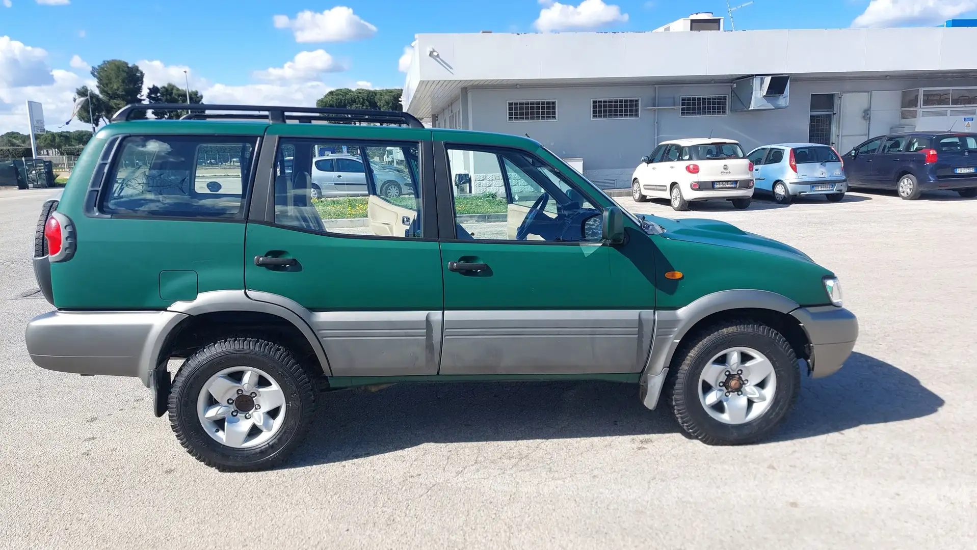 Nissan Terrano Super Terrano 5p 3.0 dd-ti commercial Groen - 1