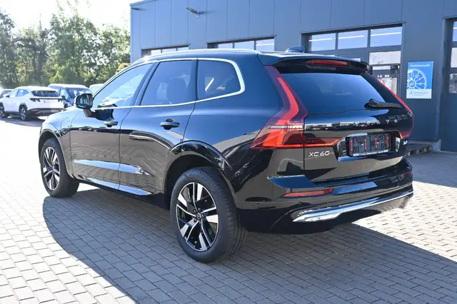 Volvo XC60 view 3
