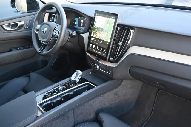 Volvo XC60 view 13