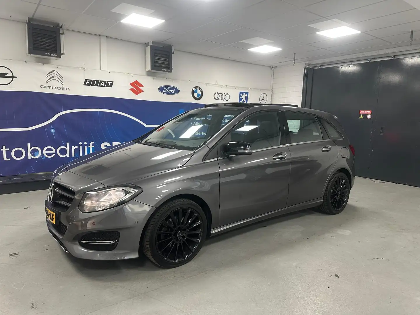 Mercedes-Benz B 180 Prestige Grijs - 2