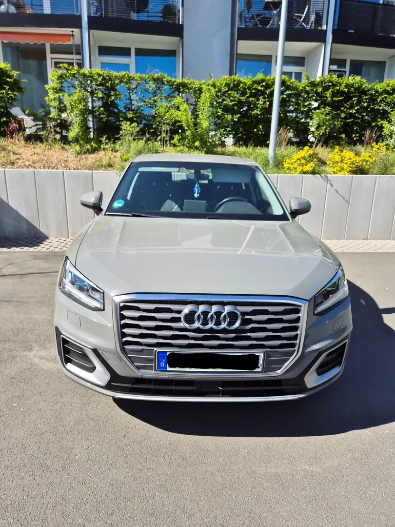 Audi Q2 30 TFSI sport Grau - 1