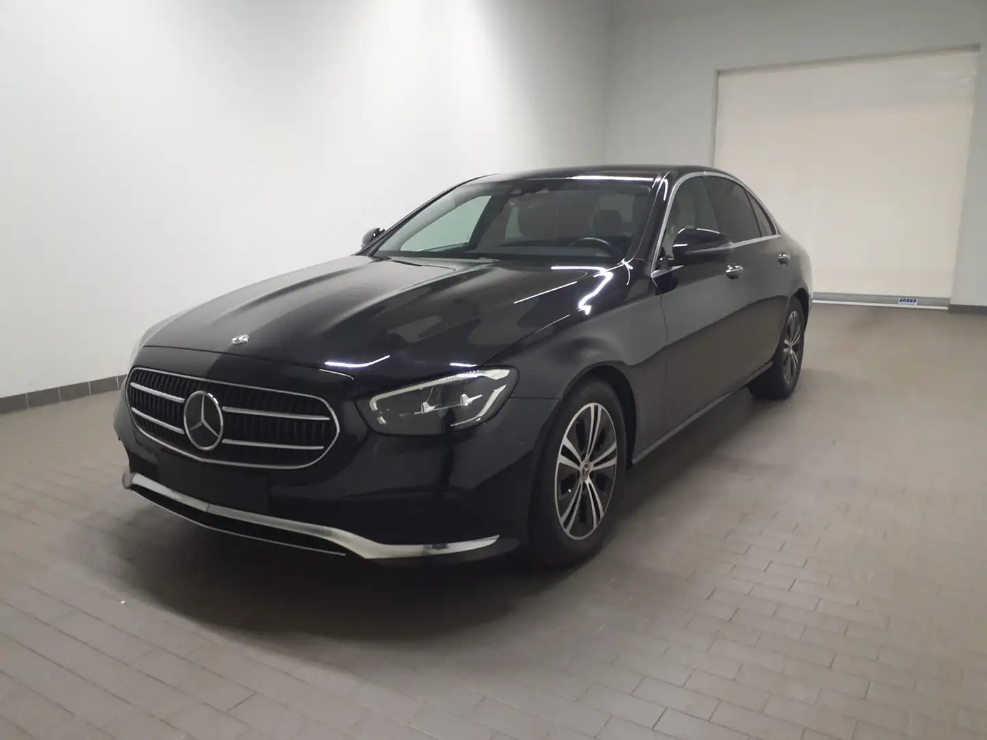 Mercedes-Benz E 220 E 220 d NAV LED MBUX TEMP PDC SH SHZ AC WIN ALU Noir - 1
