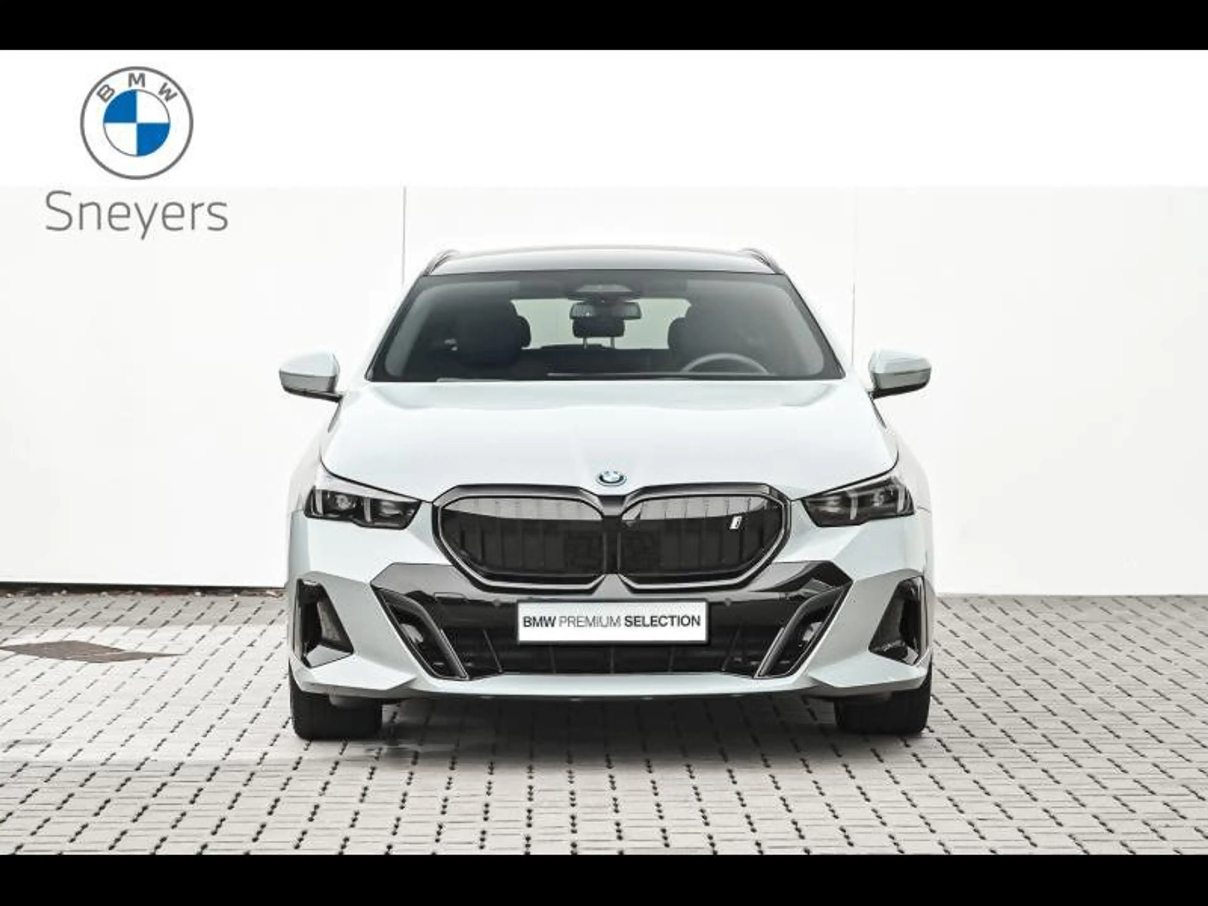 BMW i5 xDrive40 Touring — photo 2