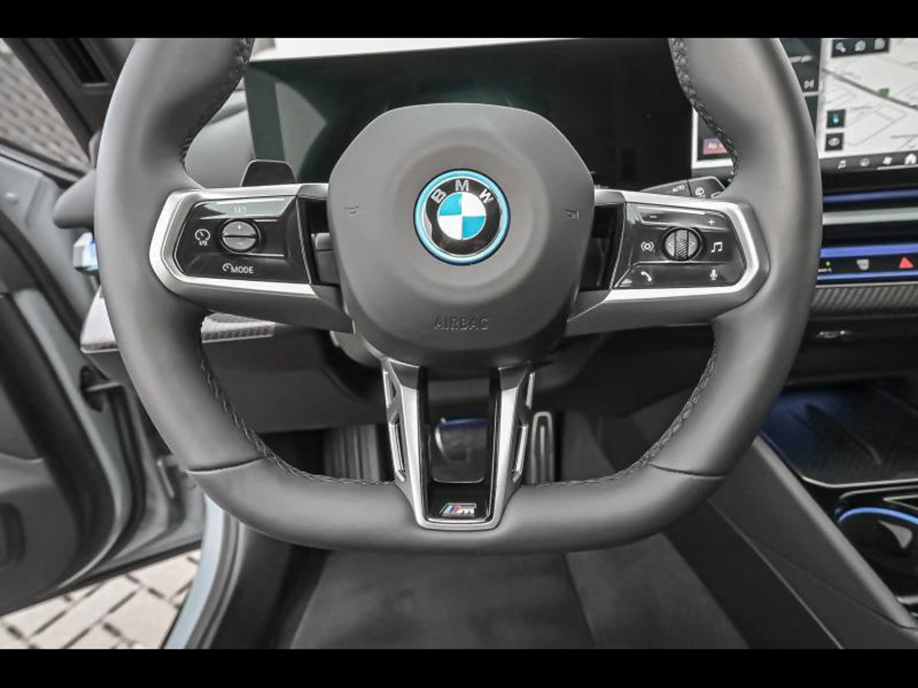 BMW i5 xDrive40 Touring — photo 9