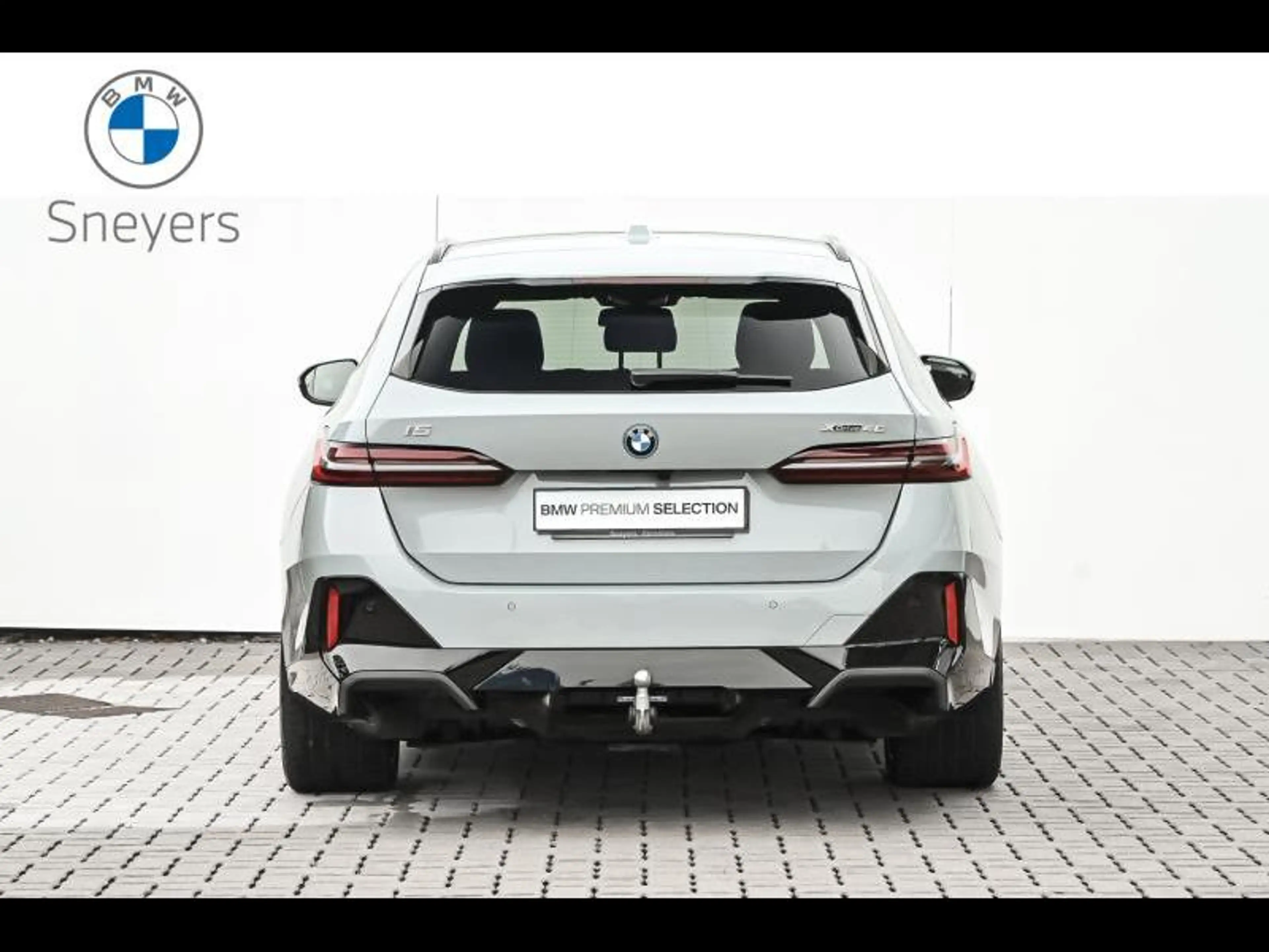 BMW i5 xDrive40 Touring — photo 4