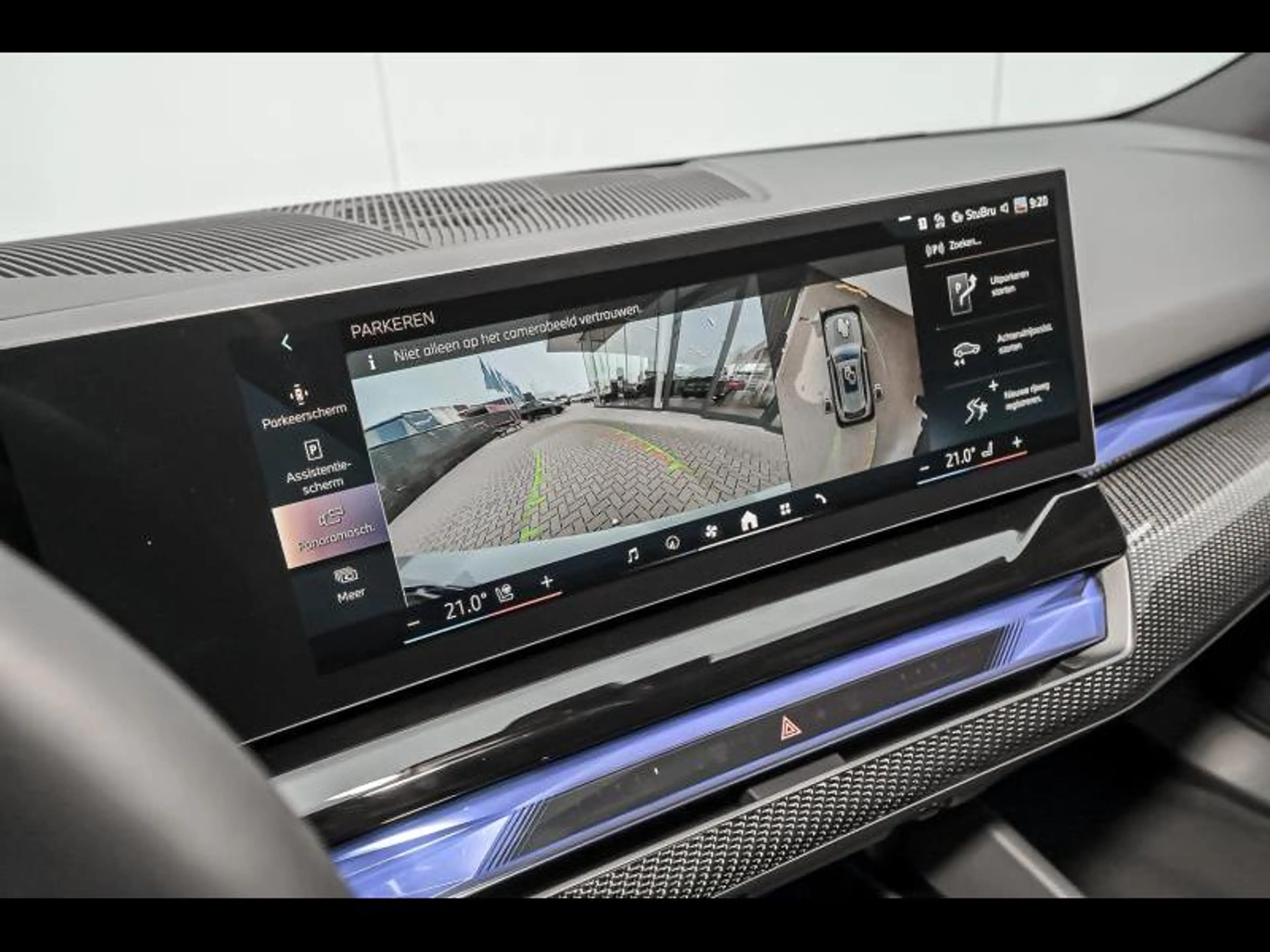 BMW i5 xDrive40 Touring — photo 15