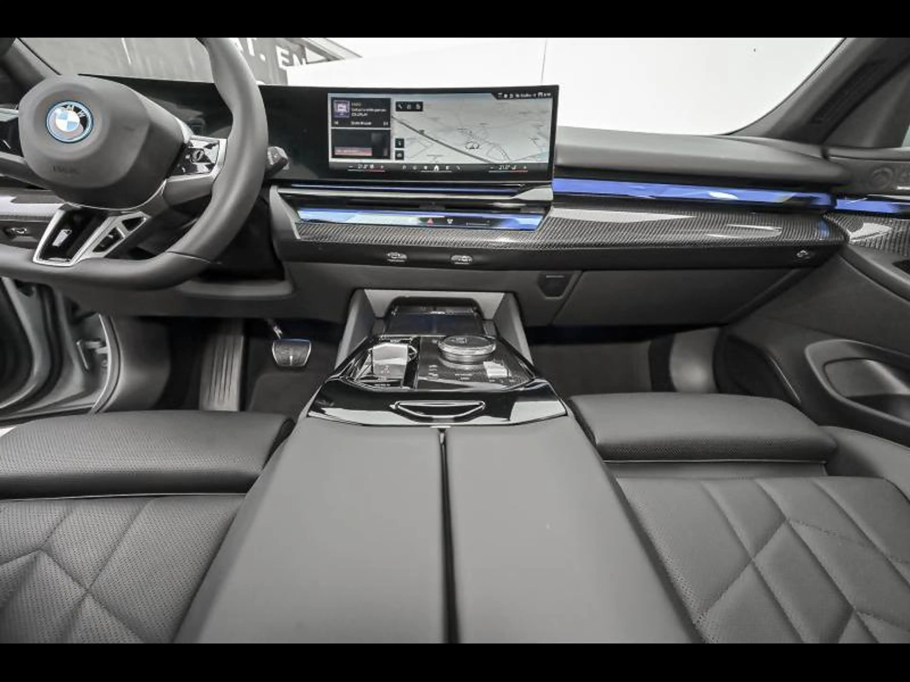 BMW i5 xDrive40 Touring — photo 7