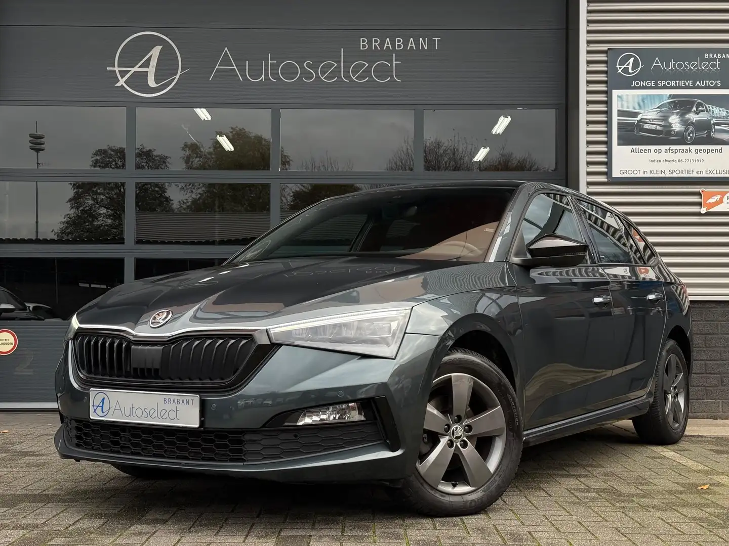 Skoda Scala 1.5 TSI Monte Carlo DSG Navi LED Grijs - 1