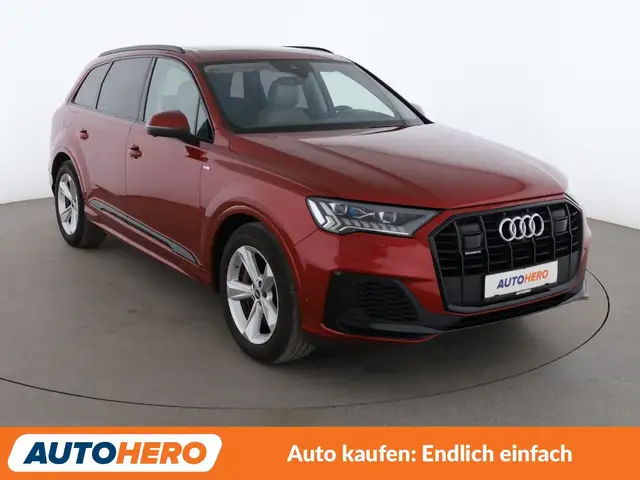 Audi Q7 view 8