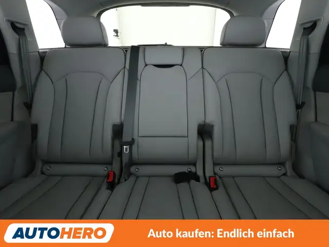 Audi Q7 view 15