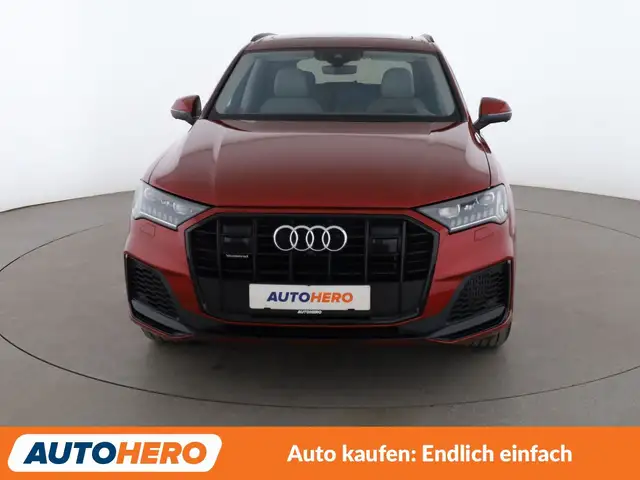 Audi Q7 view 9