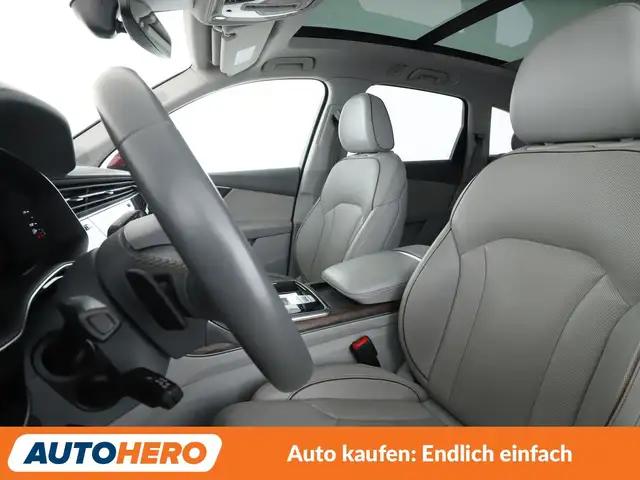 Audi Q7 view 10
