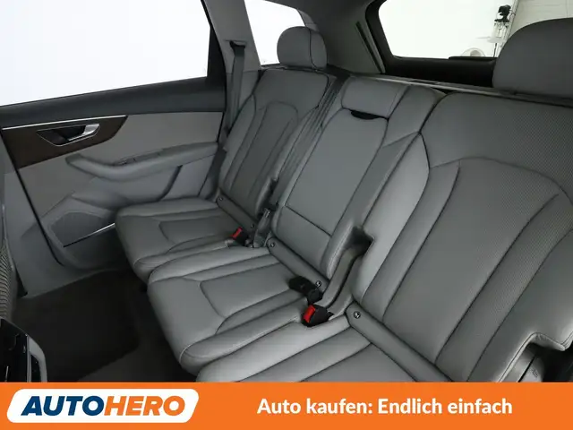 Audi Q7 view 14