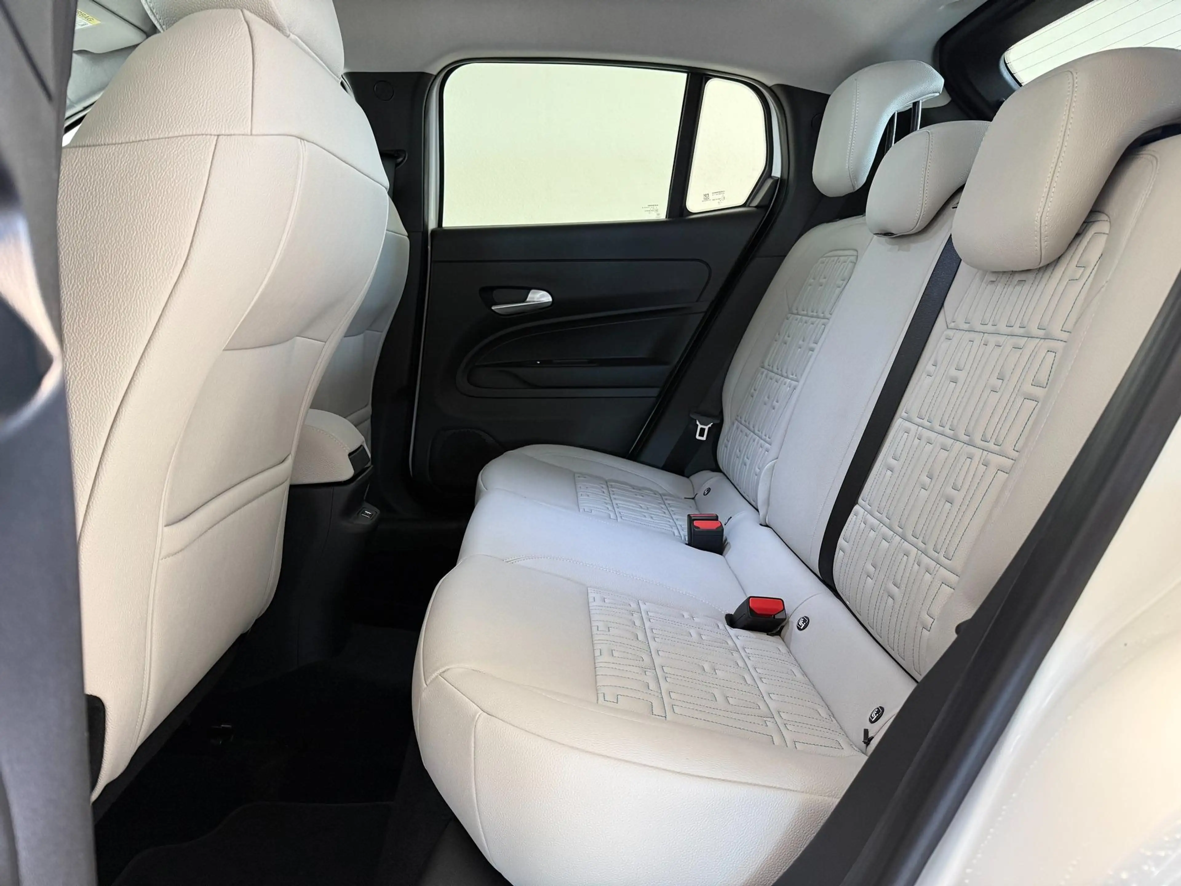 Fiat 600 La Prima Hybrid 1.2 T3 107 kW (145 PS) DCT Klim... — photo 14
