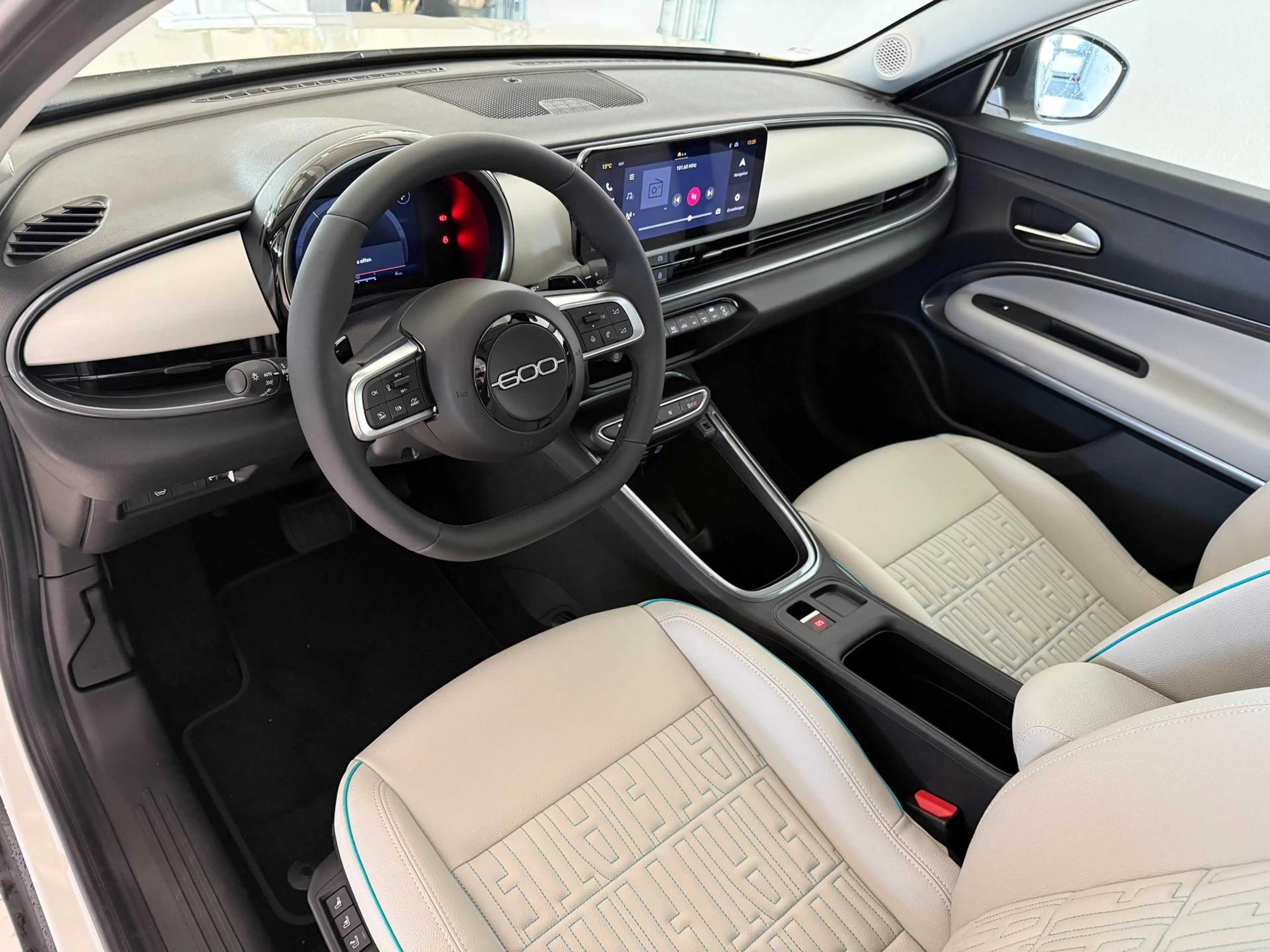 Fiat 600 La Prima Hybrid 1.2 T3 107 kW (145 PS) DCT Klim... — photo 8