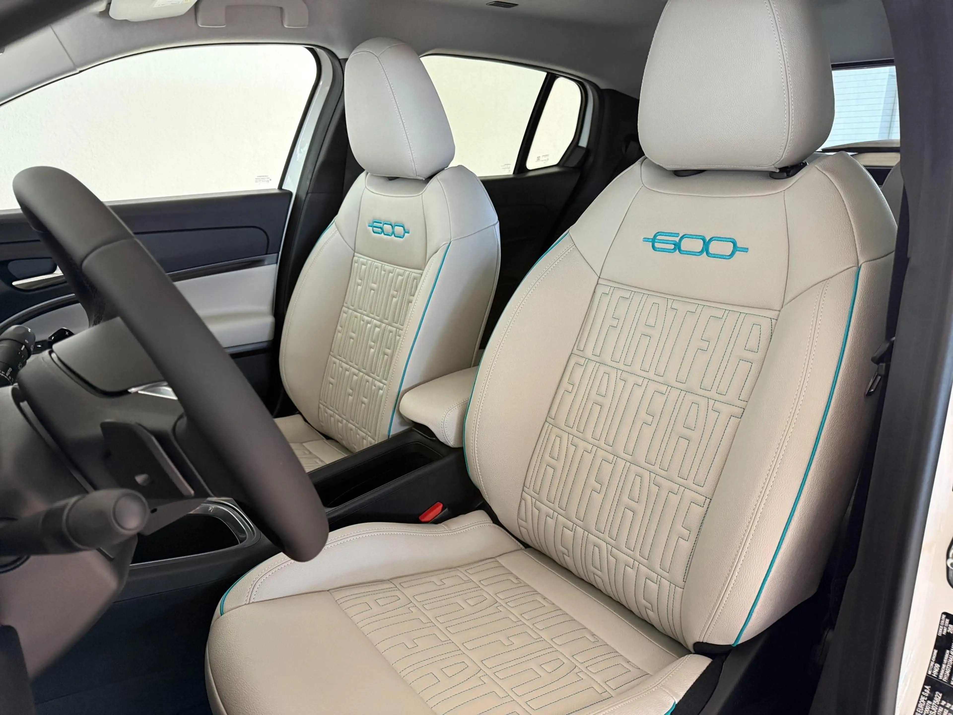 Fiat 600 La Prima Hybrid 1.2 T3 107 kW (145 PS) DCT Klim... — photo 9