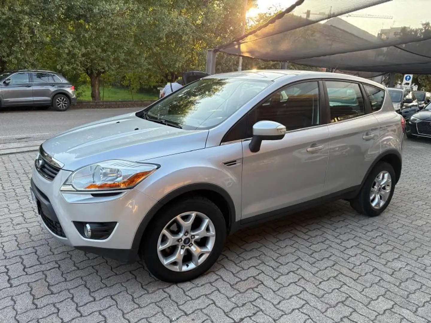Ford Kuga 2.0 tdci + 2wd 140cv OK NEOPATENTATO Zilver - 1
