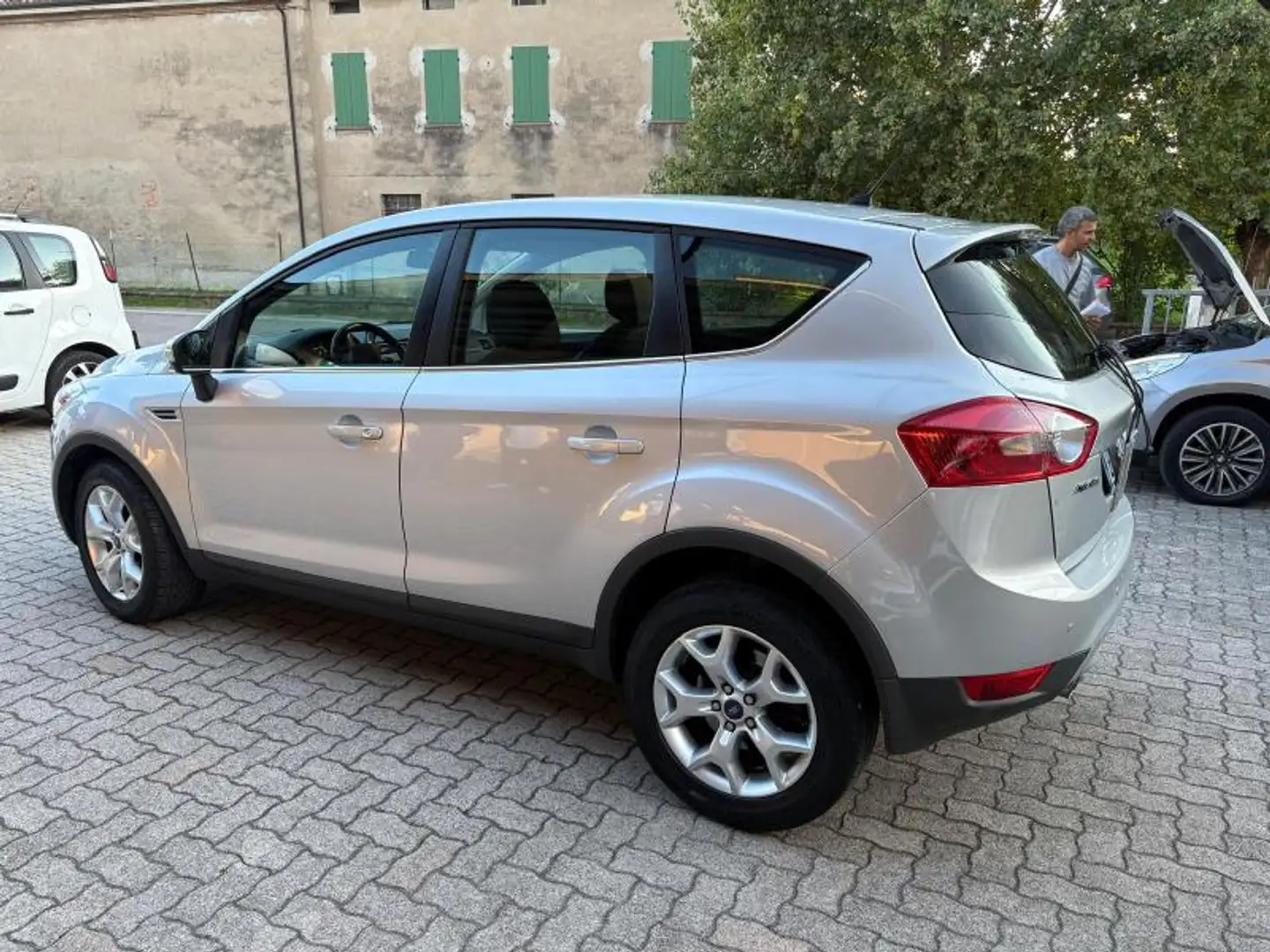 Ford Kuga 2.0 tdci + 2wd 140cv OK NEOPATENTATO Zilver - 2
