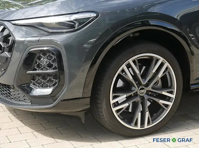 Audi Q5 view 12