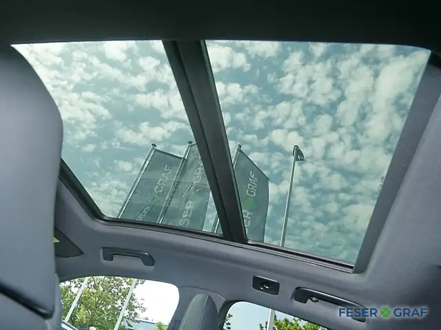 Audi Q5 view 9