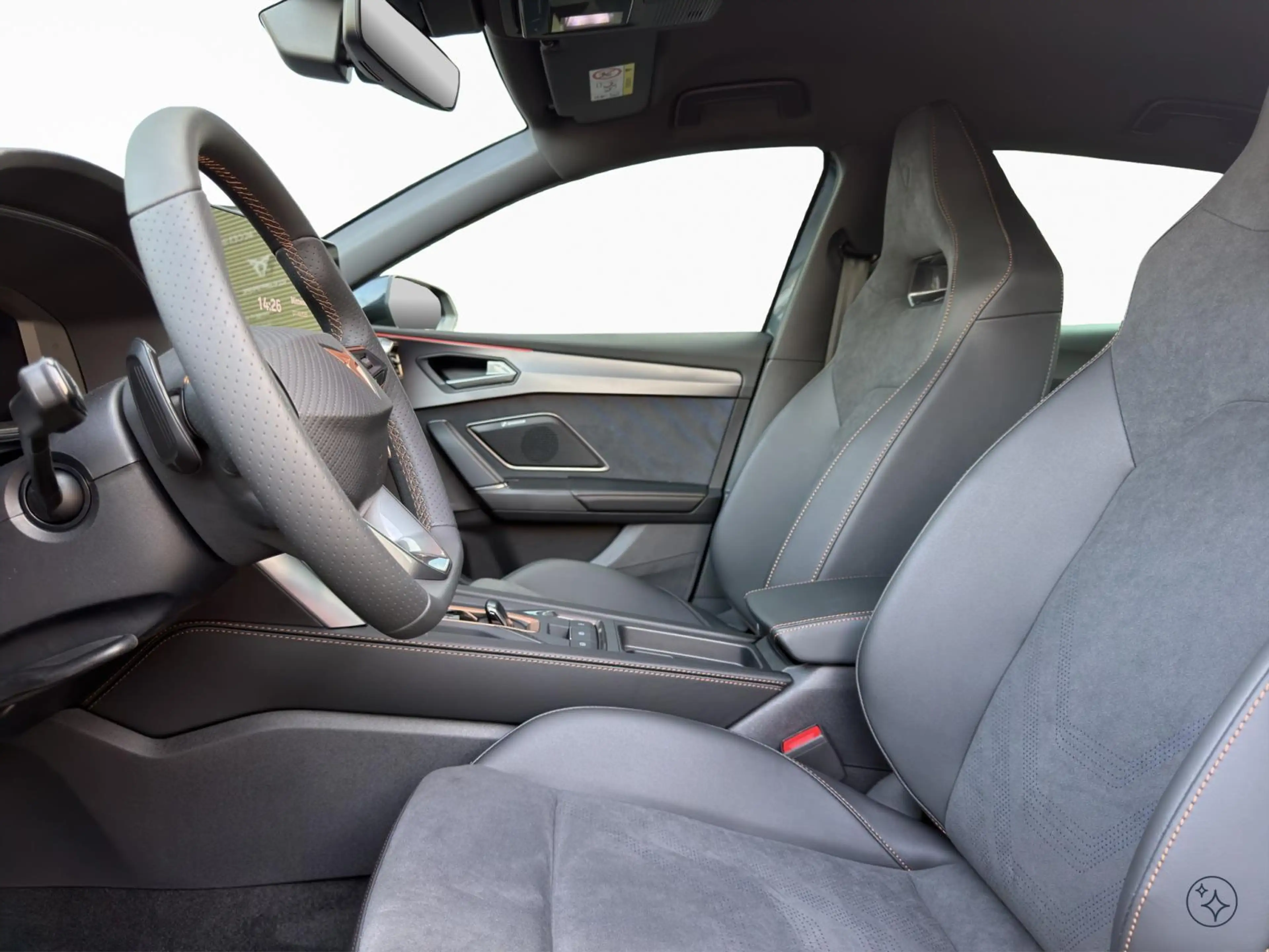 CUPRA Leon 1.5 eTSI DSG — photo 9