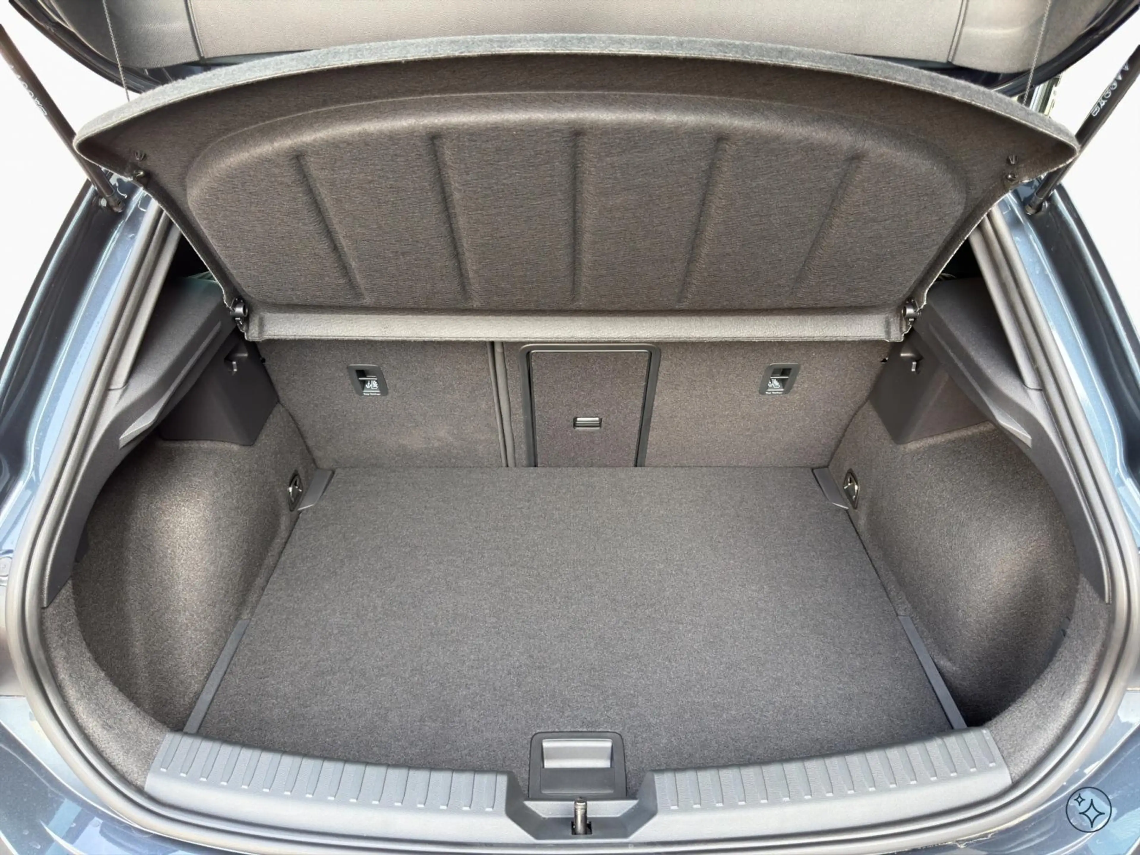 CUPRA Leon 1.5 eTSI DSG — photo 12