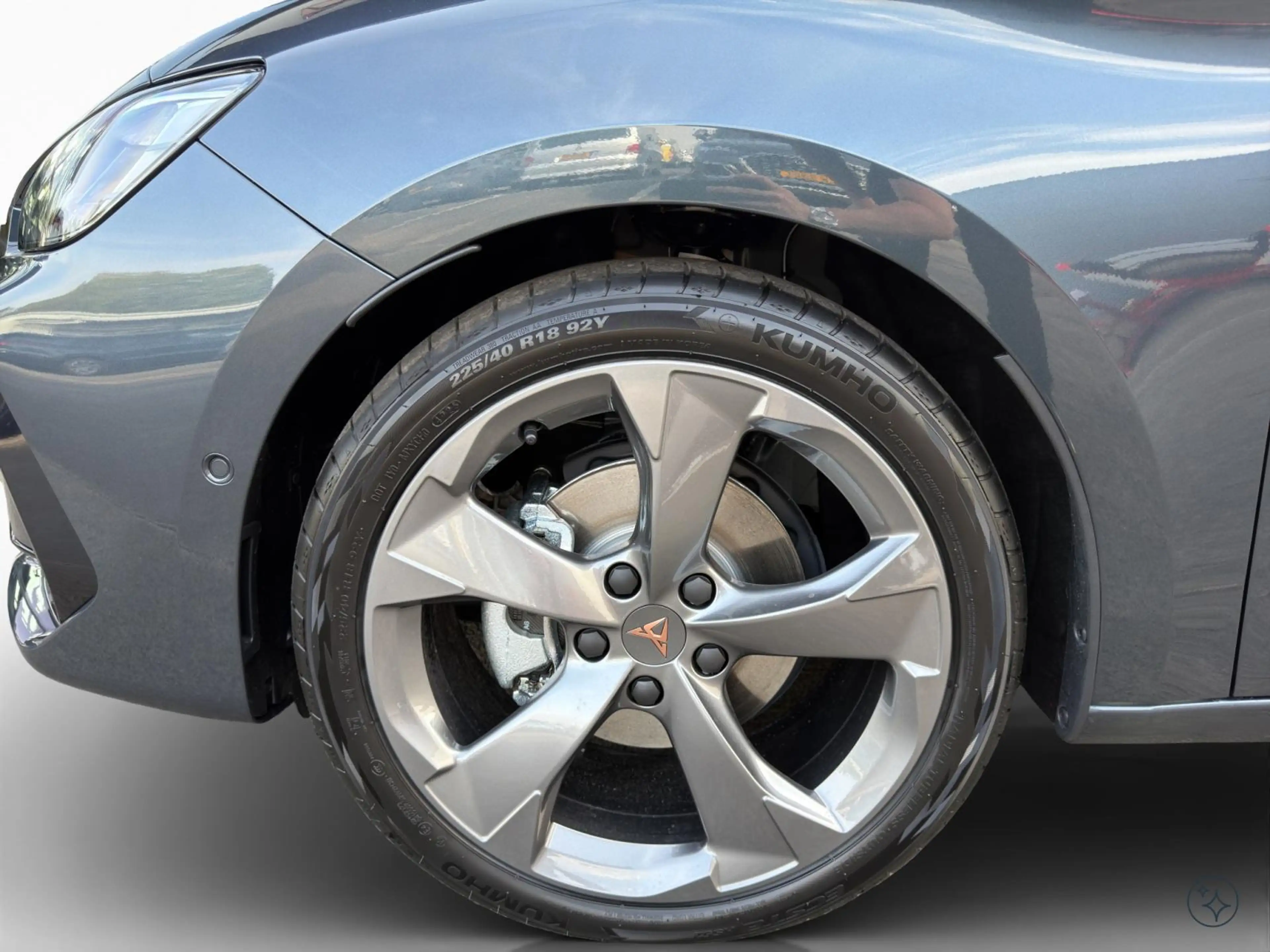 CUPRA Leon 1.5 eTSI DSG — photo 8