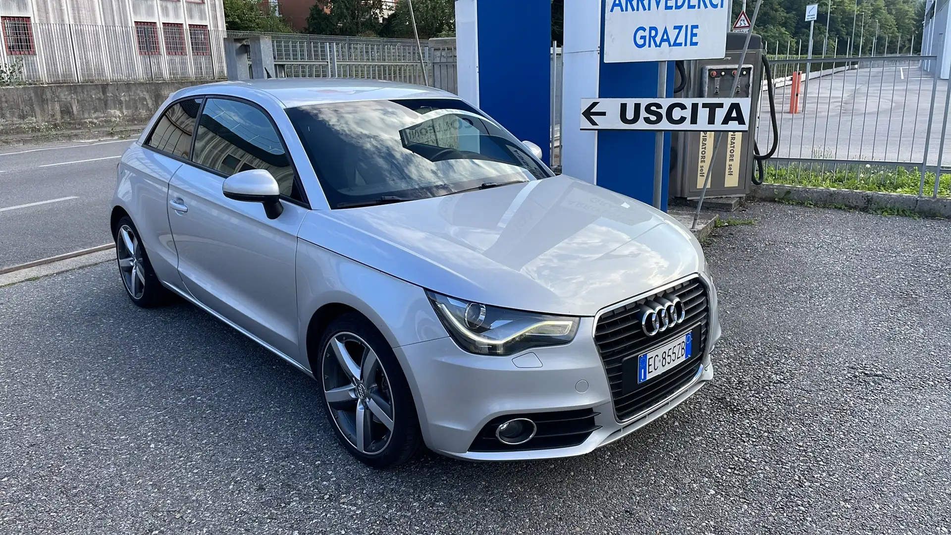 Audi A1 A1 I 2010 3p 1.6 tdi Ambition 105cv Argento - 2