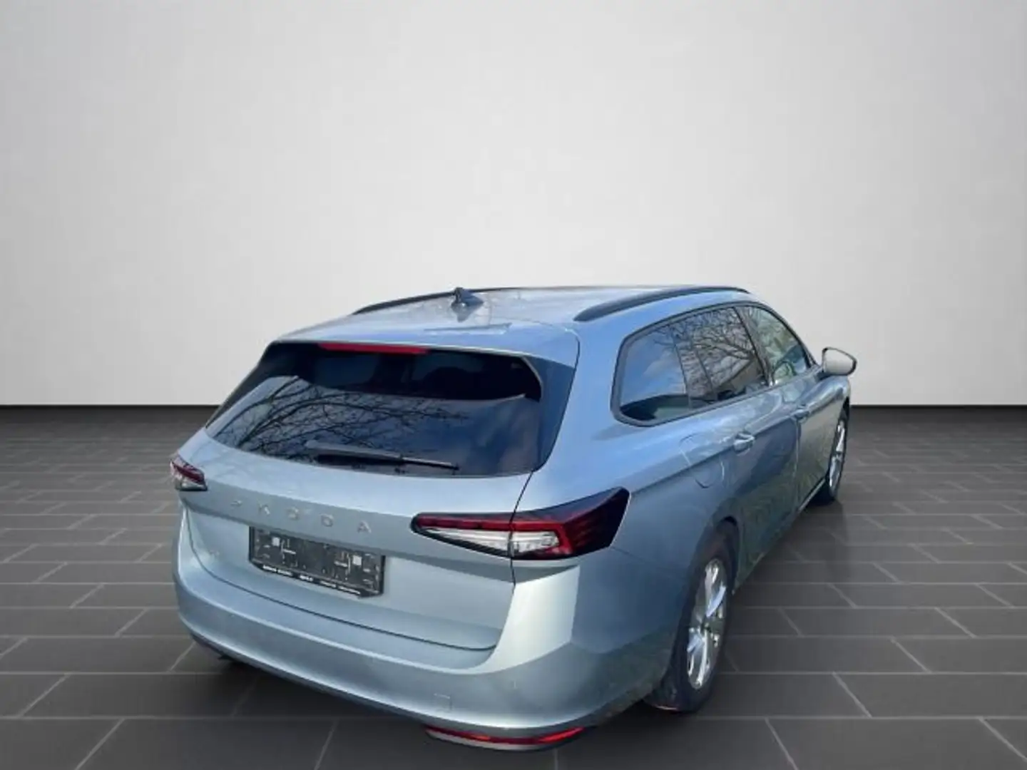 Skoda Superb Combi 1,5 TSI DSG Selection NAVI/LED/RFK/ Silber - 2