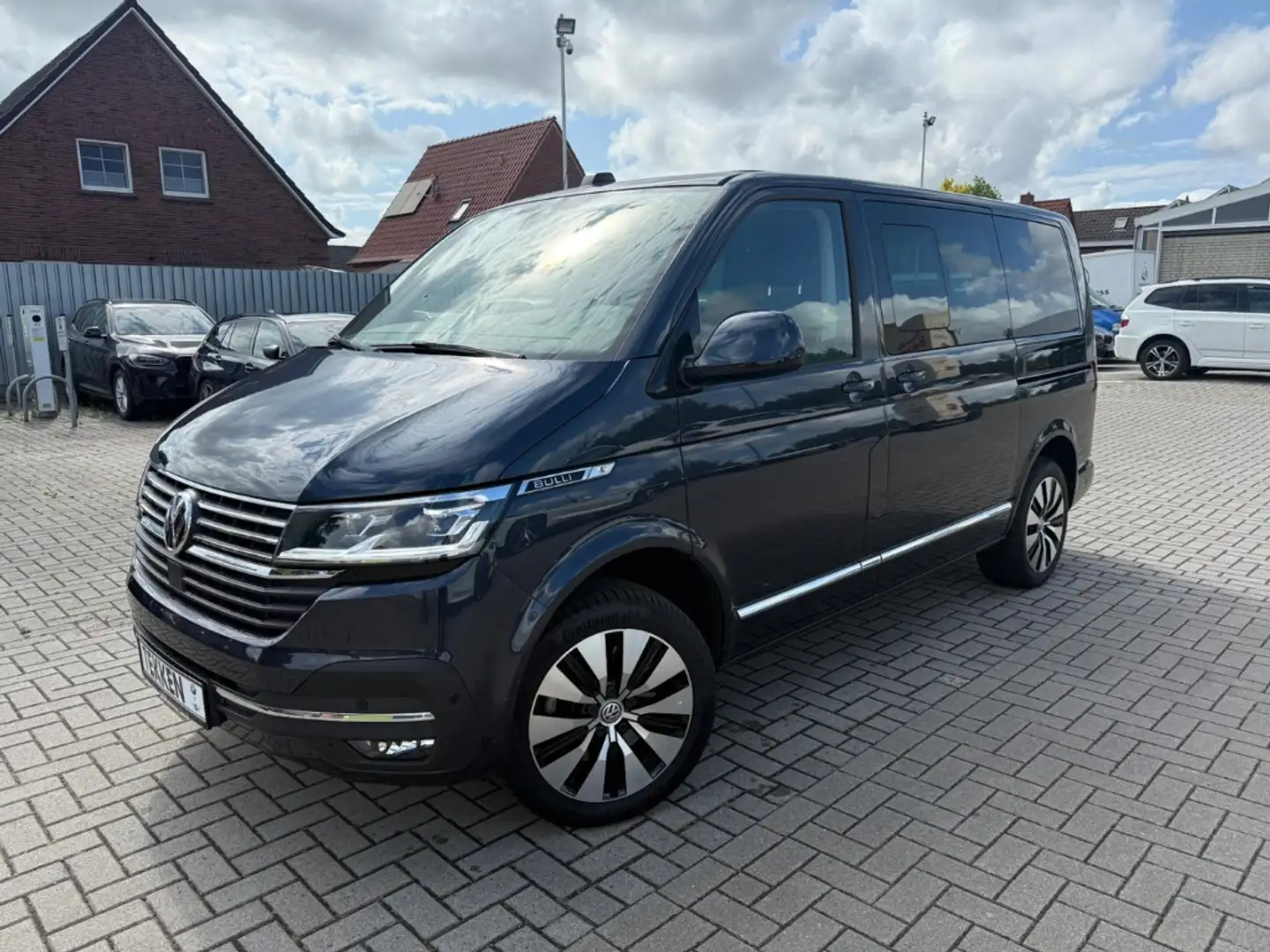 Volkswagen T6.1 Multivan Highline 2.0 TDI 4MOTION ACC AHK RFK Leder Navi AC Blauw - 1