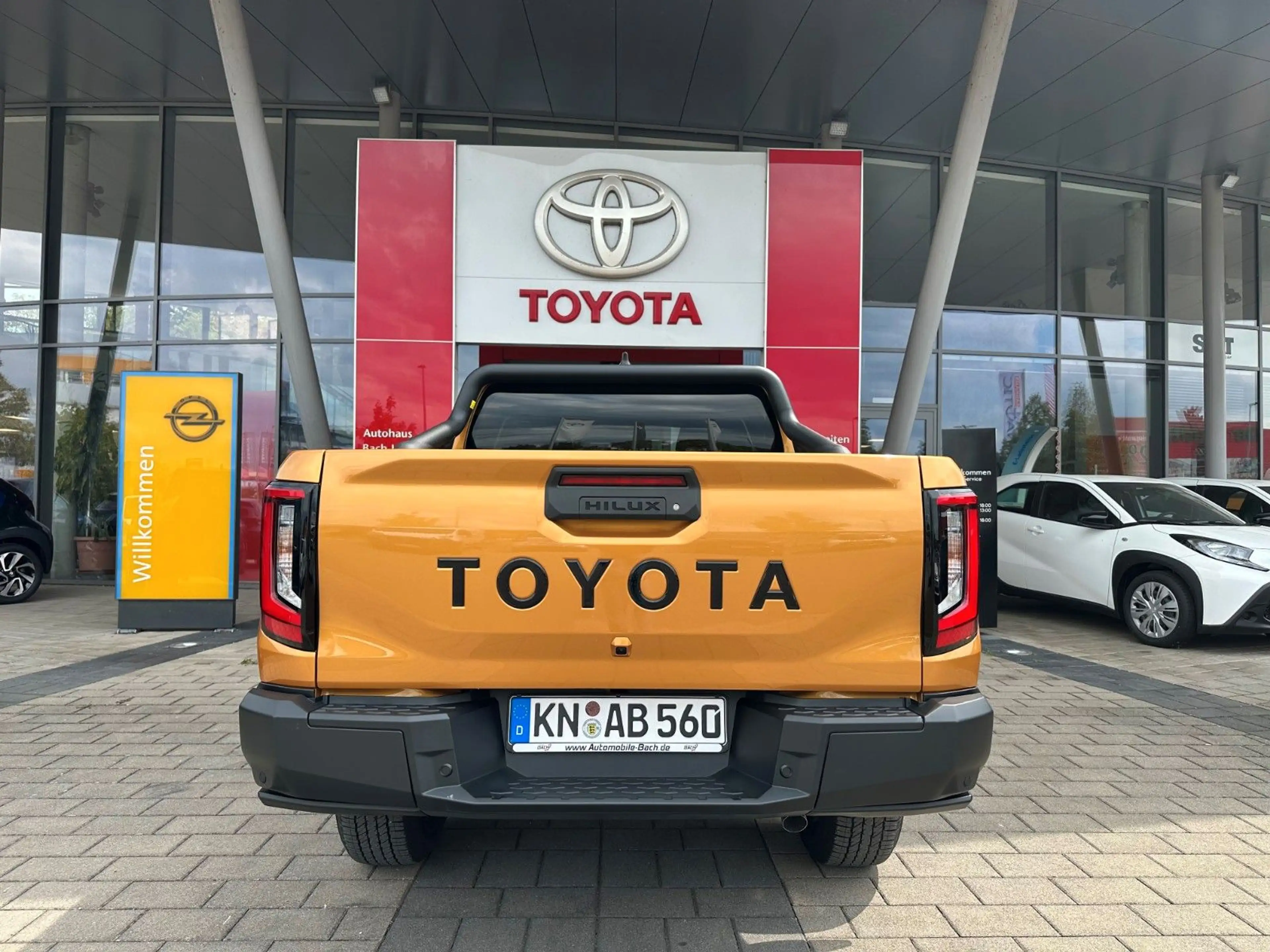 Toyota Hilux 2.8 Double Cab Invincible **neues Modell** — photo 8