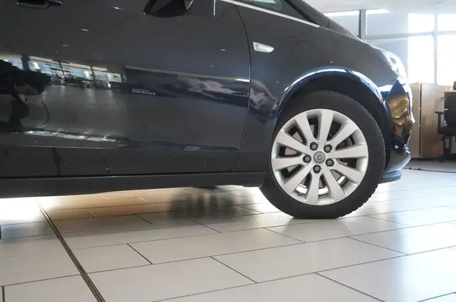 Opel Zafira view 8