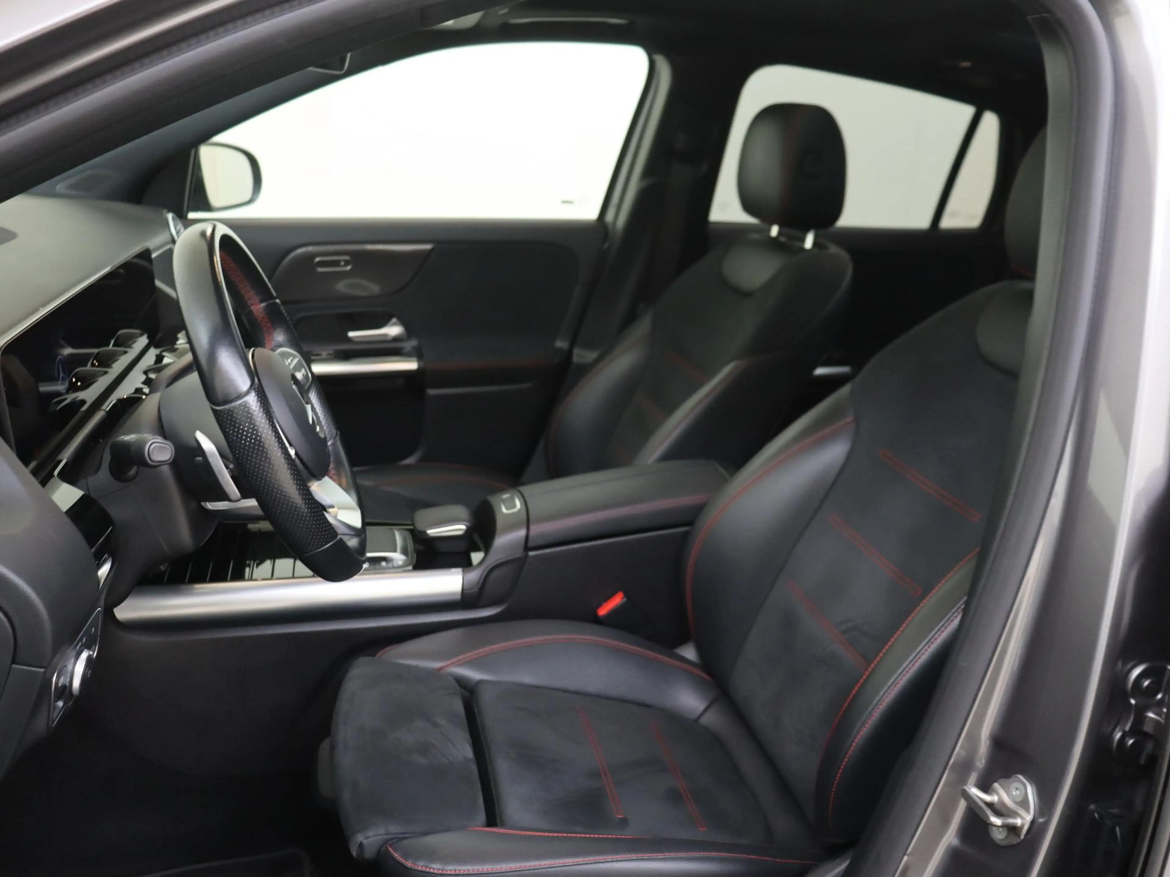 Mercedes-Benz GLA 180 Business Solution AMG / Panoramadak/ Sfeerverlicht — photo 11