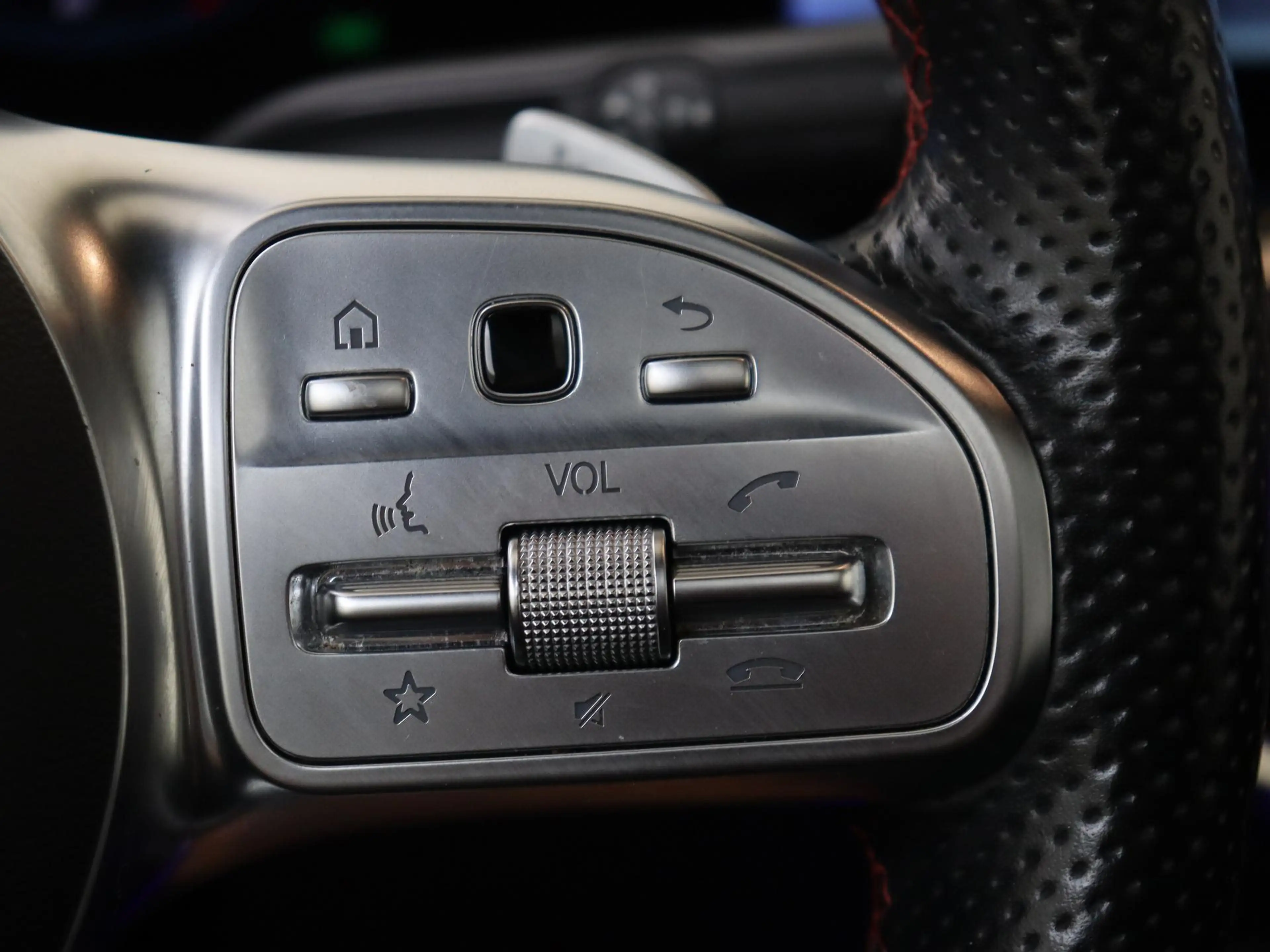 Mercedes-Benz GLA 180 Business Solution AMG / Panoramadak/ Sfeerverlicht — photo 14