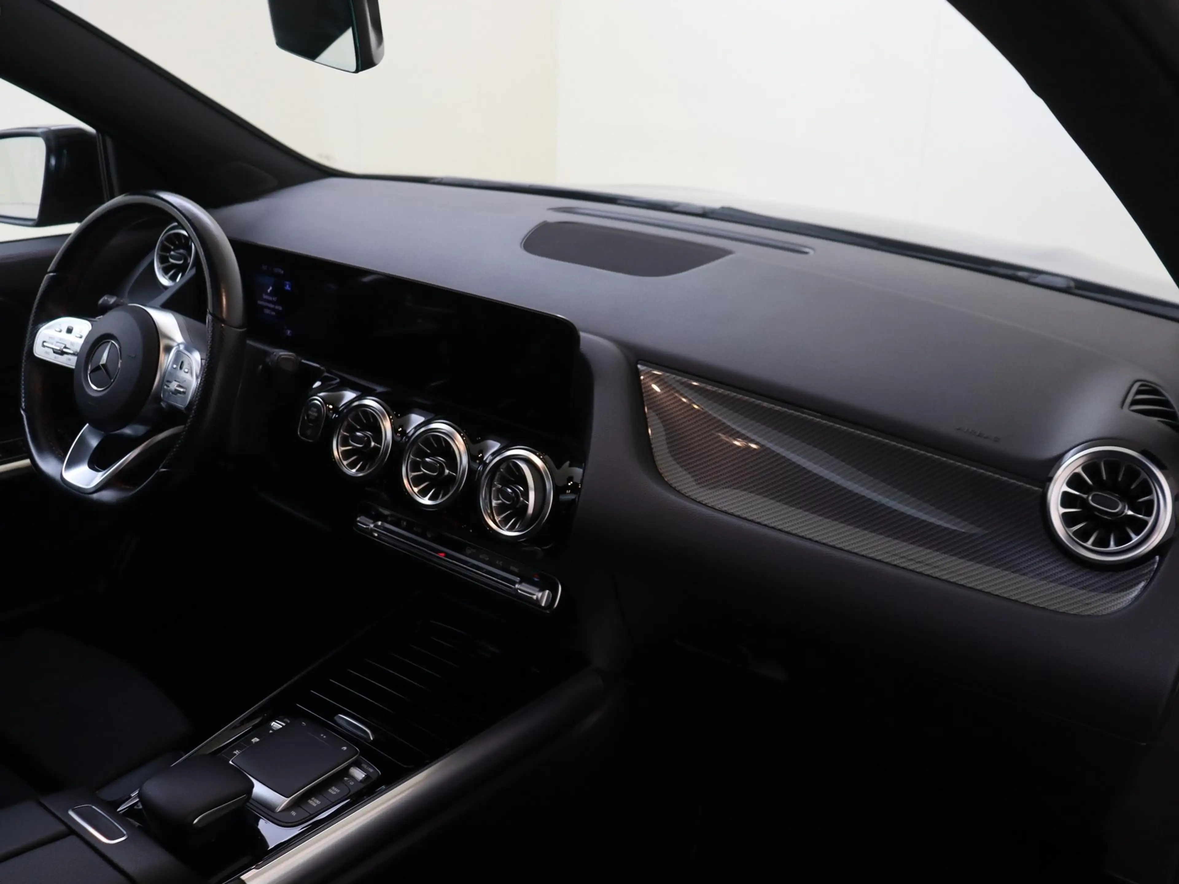 Mercedes-Benz GLA 180 Business Solution AMG / Panoramadak/ Sfeerverlicht — photo 5