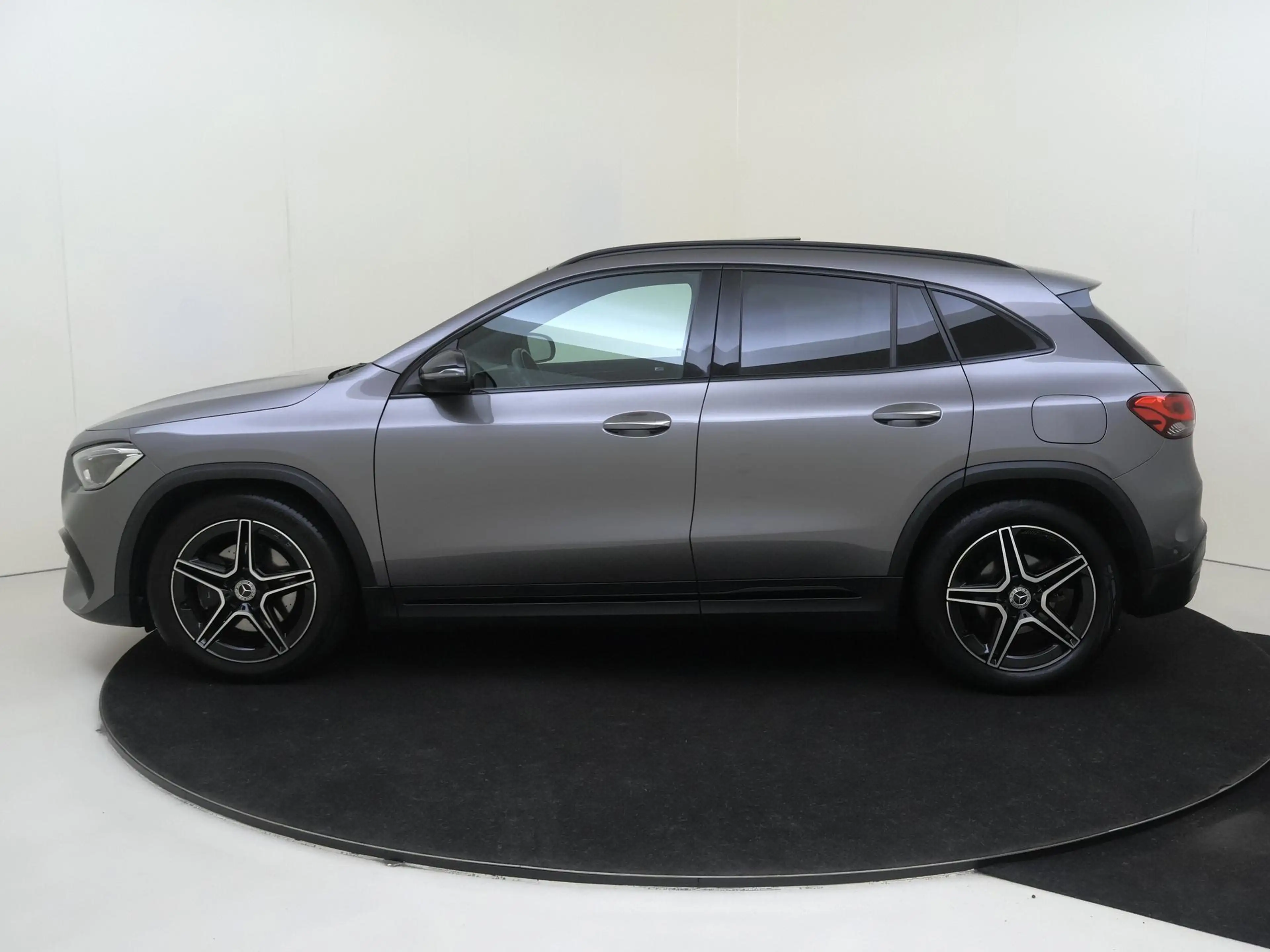 Mercedes-Benz GLA 180 Business Solution AMG / Panoramadak/ Sfeerverlicht — photo 8