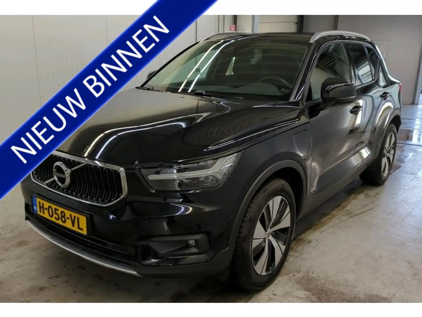 Volvo XC40 1.5 T5 Recharge 262 pk Momentum Pro Panoramadak Ca Zwart - 1