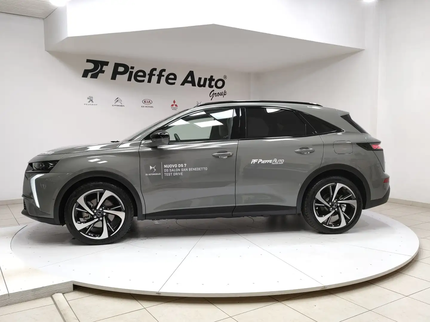DS Automobiles DS 7 Crossback 7 OPERA E-TENSE 300 4X4 Grigio - 2
