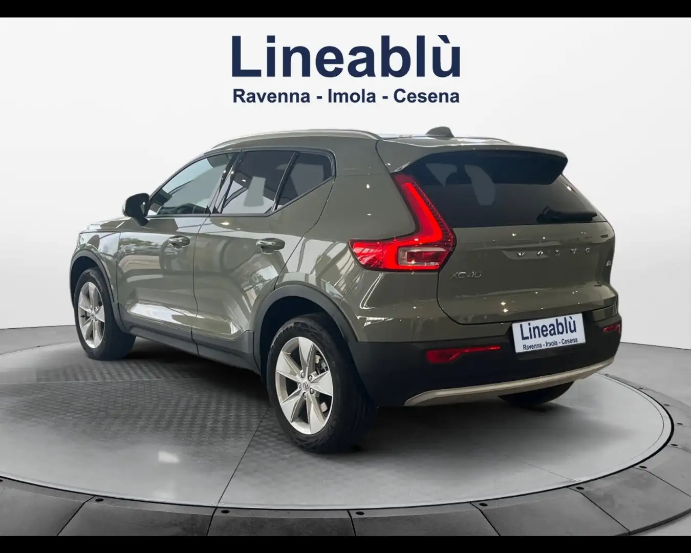 Volvo XC40 Core B3 AUT Verde - 2