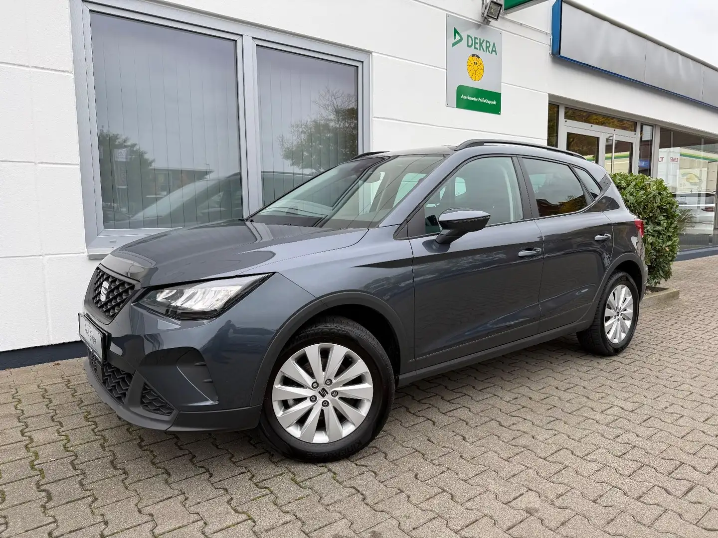 SEAT Arona Style Grau - 1