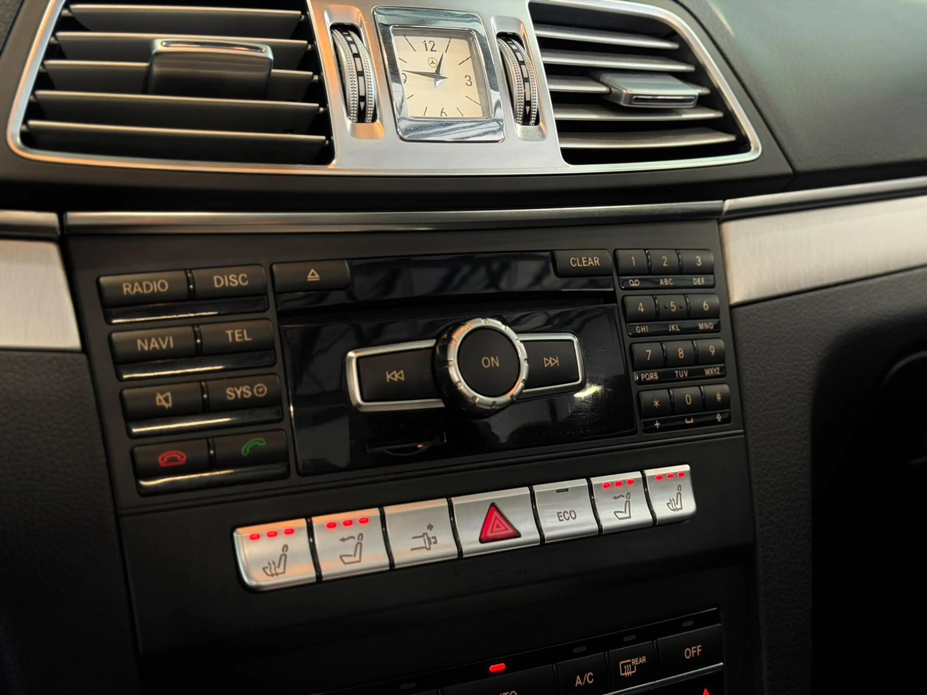 Mercedes-Benz E 250 INTEL-LED+MEMO+COMAND+SITZ-BELÜ+TEMP+ — photo 13
