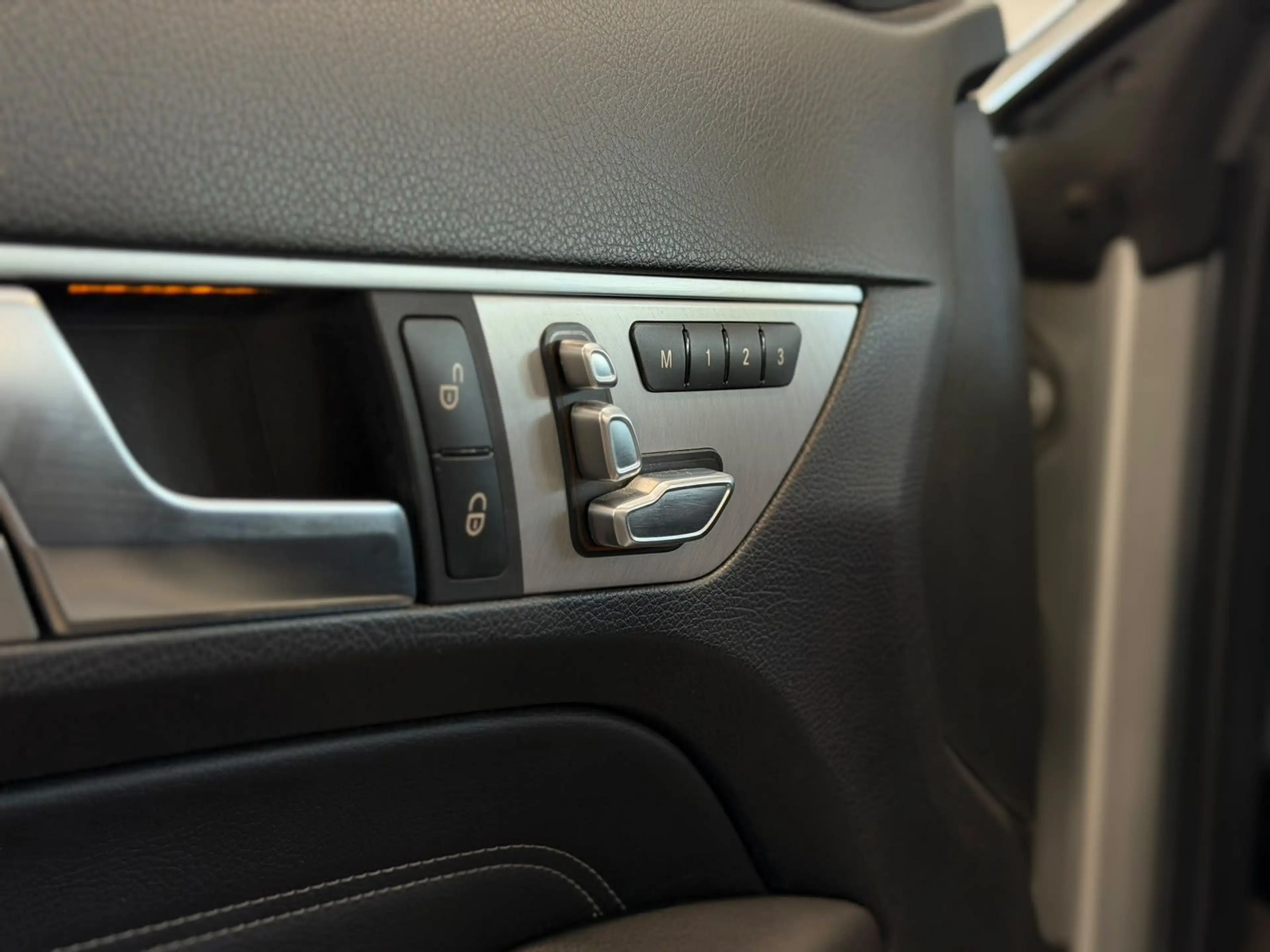 Mercedes-Benz E 250 INTEL-LED+MEMO+COMAND+SITZ-BELÜ+TEMP+ — photo 9