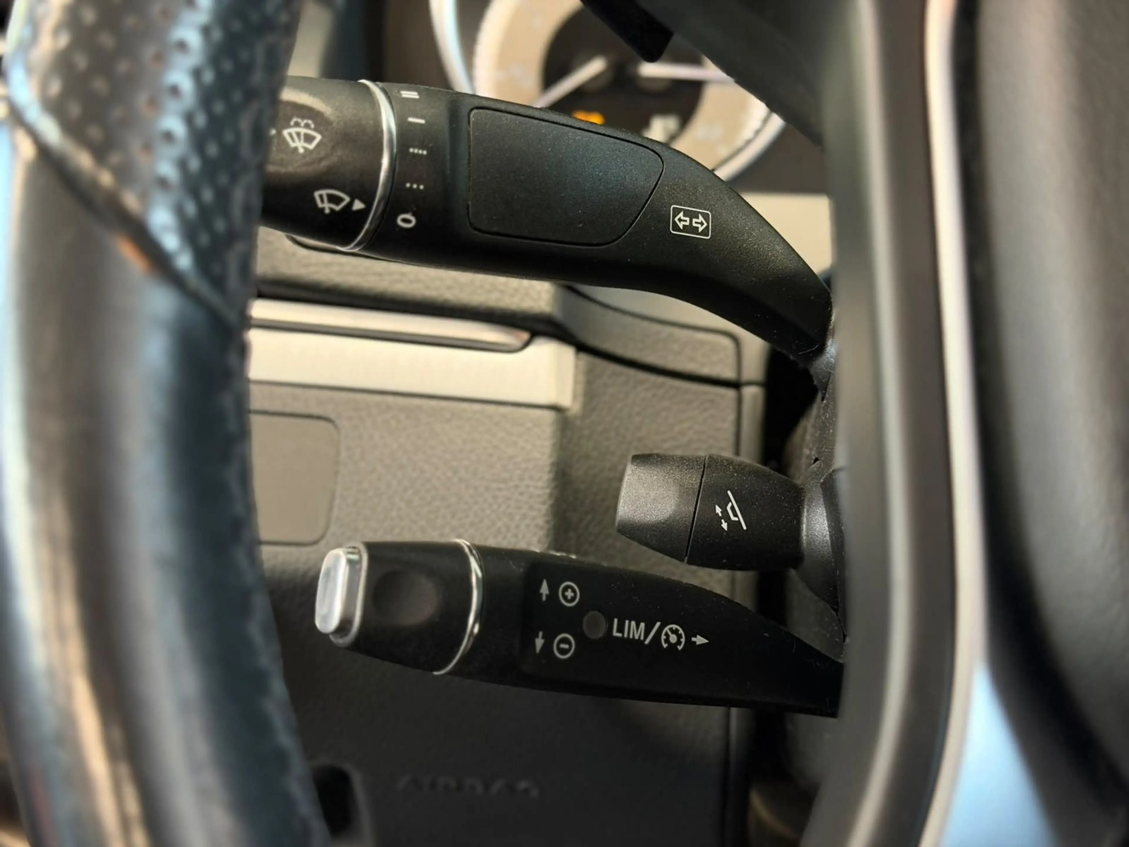 Mercedes-Benz E 250 INTEL-LED+MEMO+COMAND+SITZ-BELÜ+TEMP+ — photo 11