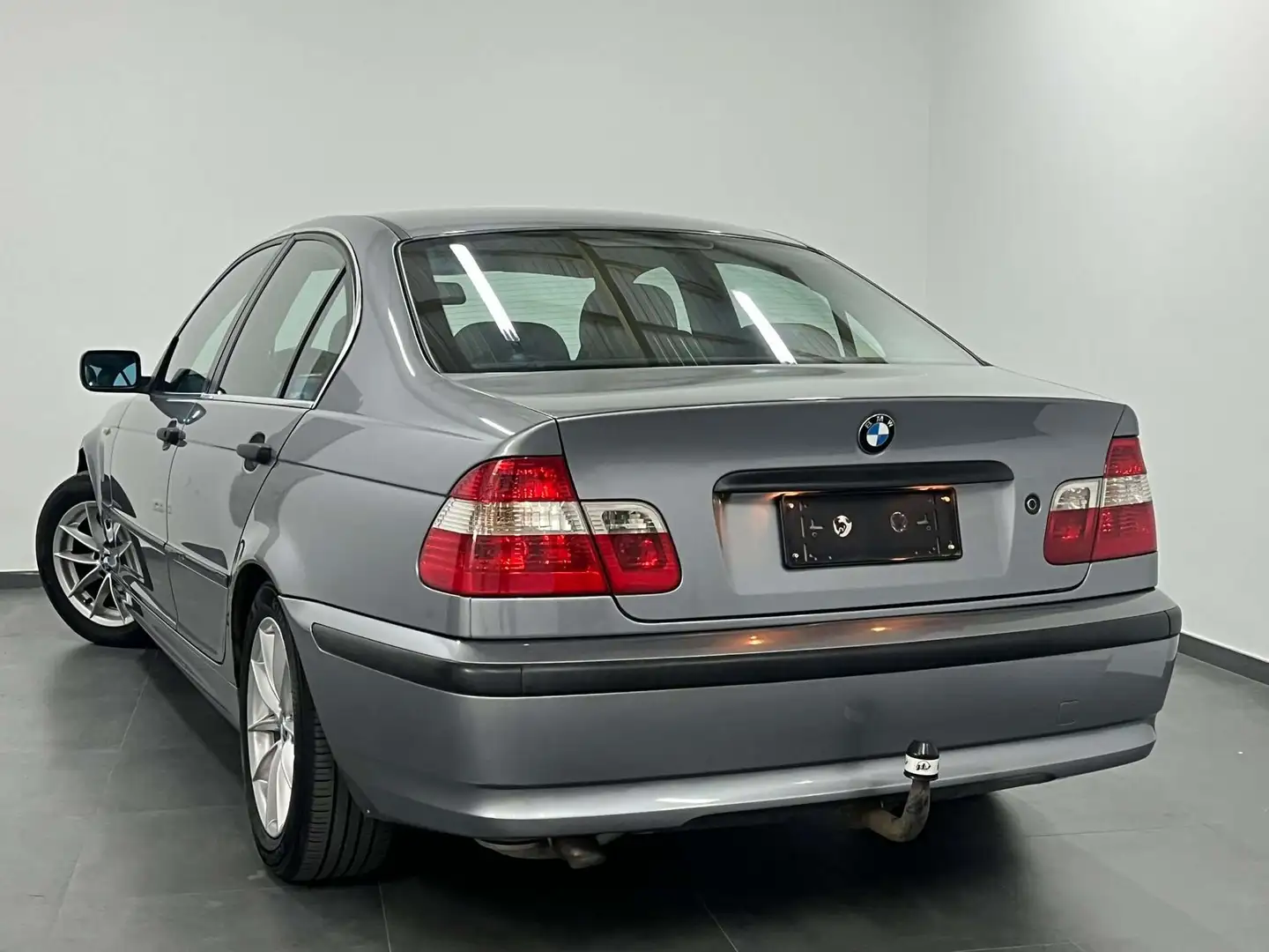 BMW 318 318 d - Airco - Cuir - Ctok Gris - 2