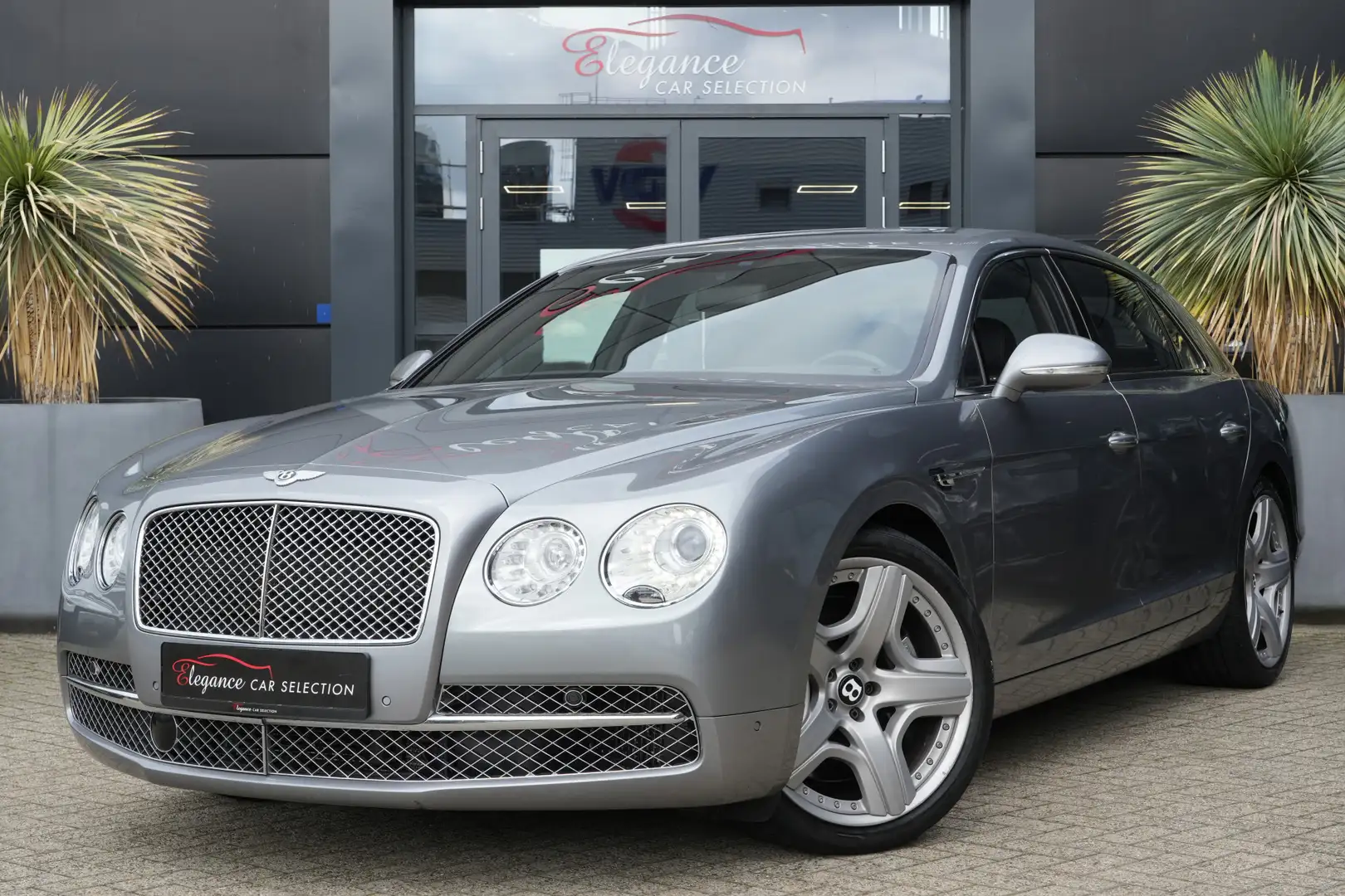 Bentley Flying Spur 6.0 W12 626pk Panoramdak/Navigatie/CruiseControl Gri - 1