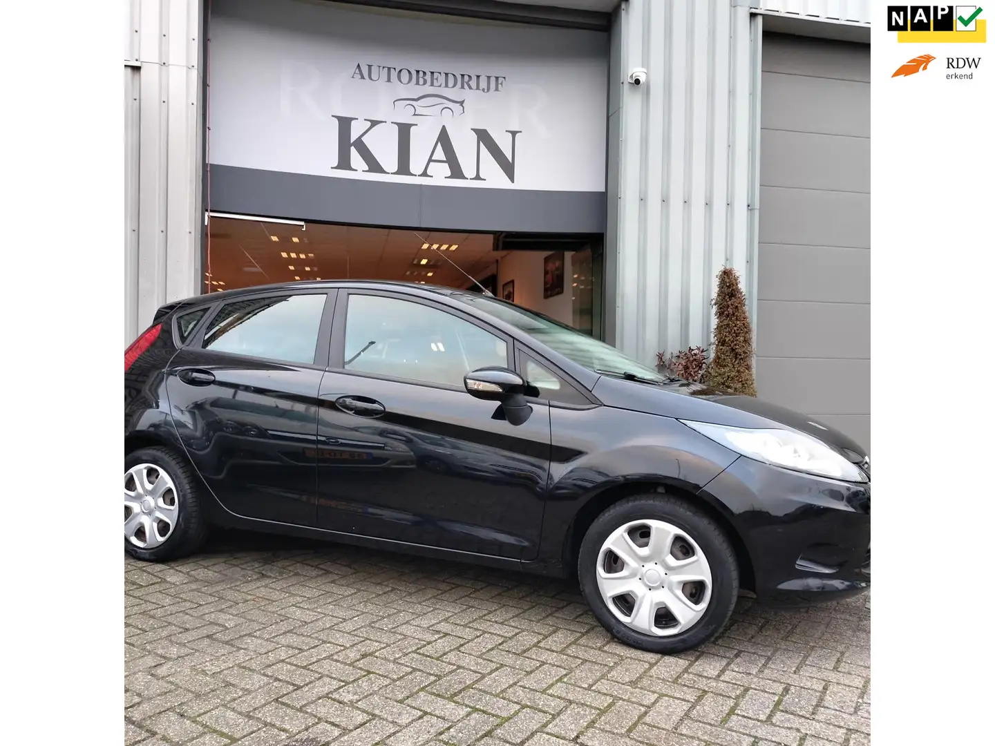 Ford Fiesta 1.25 Titanium Zwart - 1