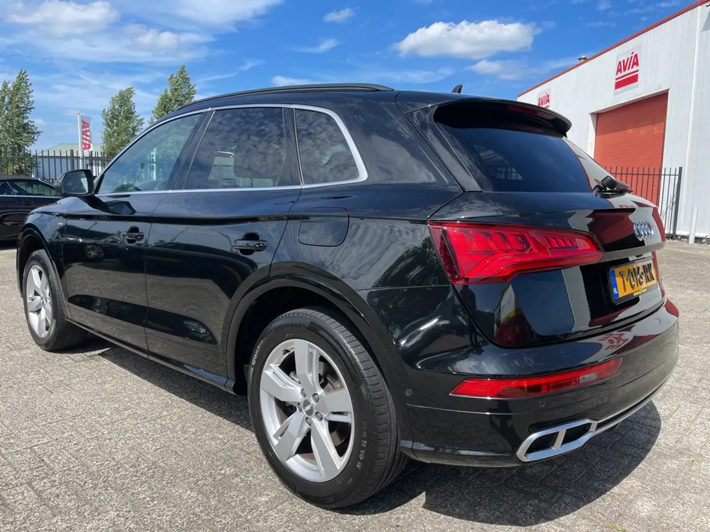 Audi Q5 55 TFSI e Quattro S-Line Zwart - 2