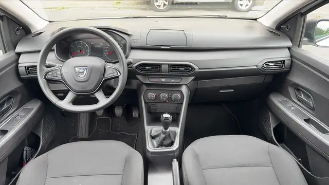Dacia Sandero view 11