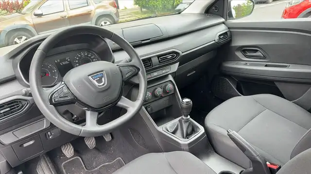 Dacia Sandero view 8