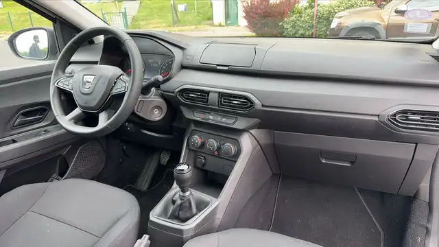 Dacia Sandero view 10